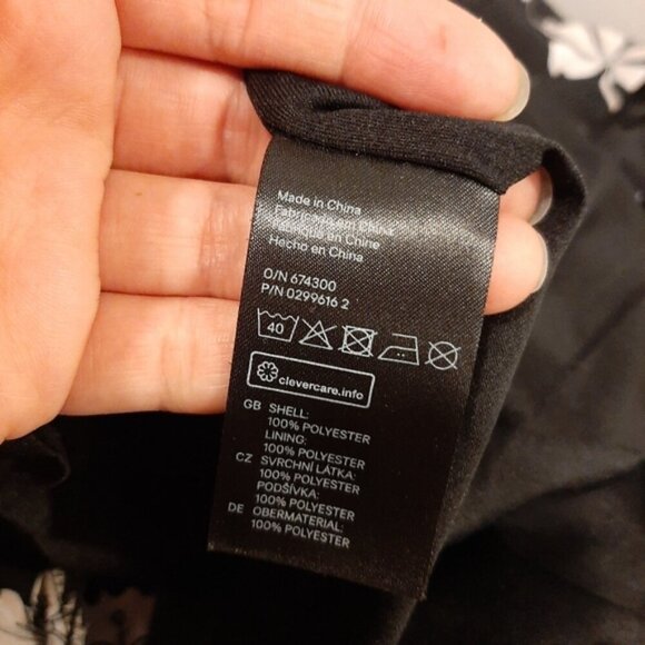 H&M Conscious Floral Maxi Dress Womens Size 8 Black Long Sleeveless Low Vneck - Picture 12 of 13